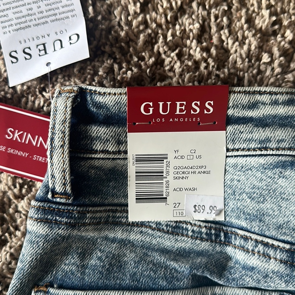Brand new pair of blue jeans from Guess